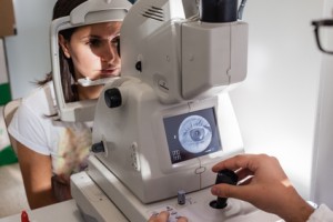 Retinal exam to identify common eye conditions in adults